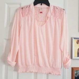 Peach color 3/4 sleeve top w/lace accent